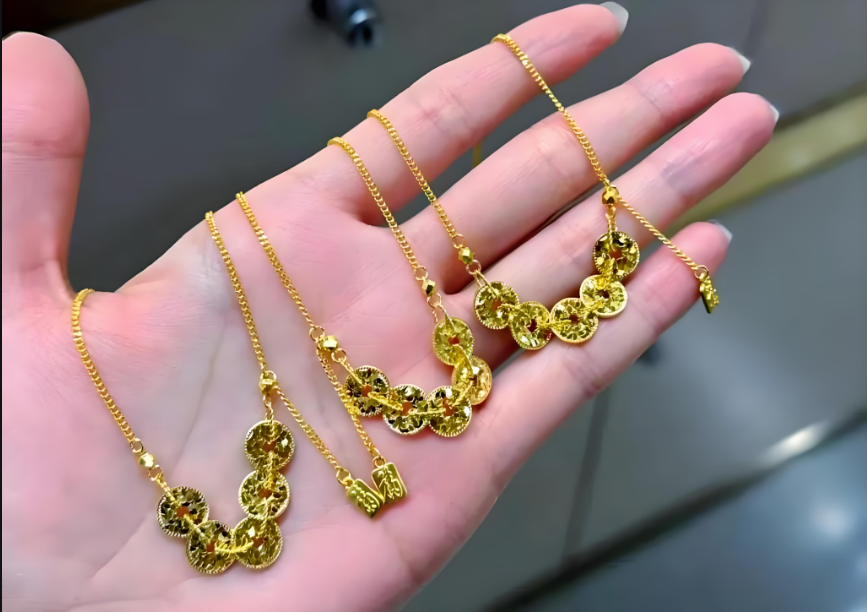 济南金饰价格猛涨：足金突破 1247 元 / 克，“一口价” 最高涨 4 成，普通人该咋应对？