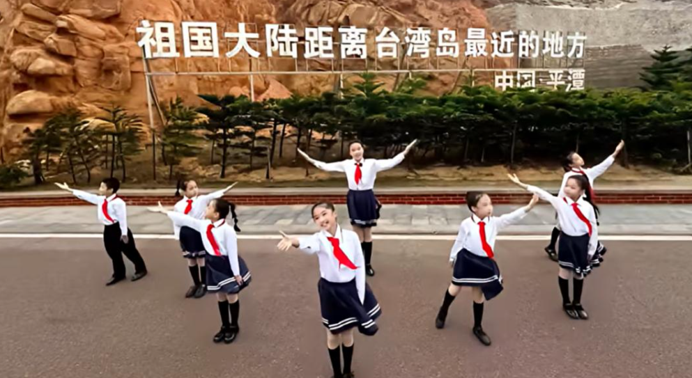 听一次红一次眼！福建红领巾唱《团圆》，把思念唱给英烈听！