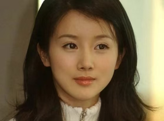 孙菲菲离婚 4 次才解脱？婚内被当宠物控制，背后藏着多少委屈？