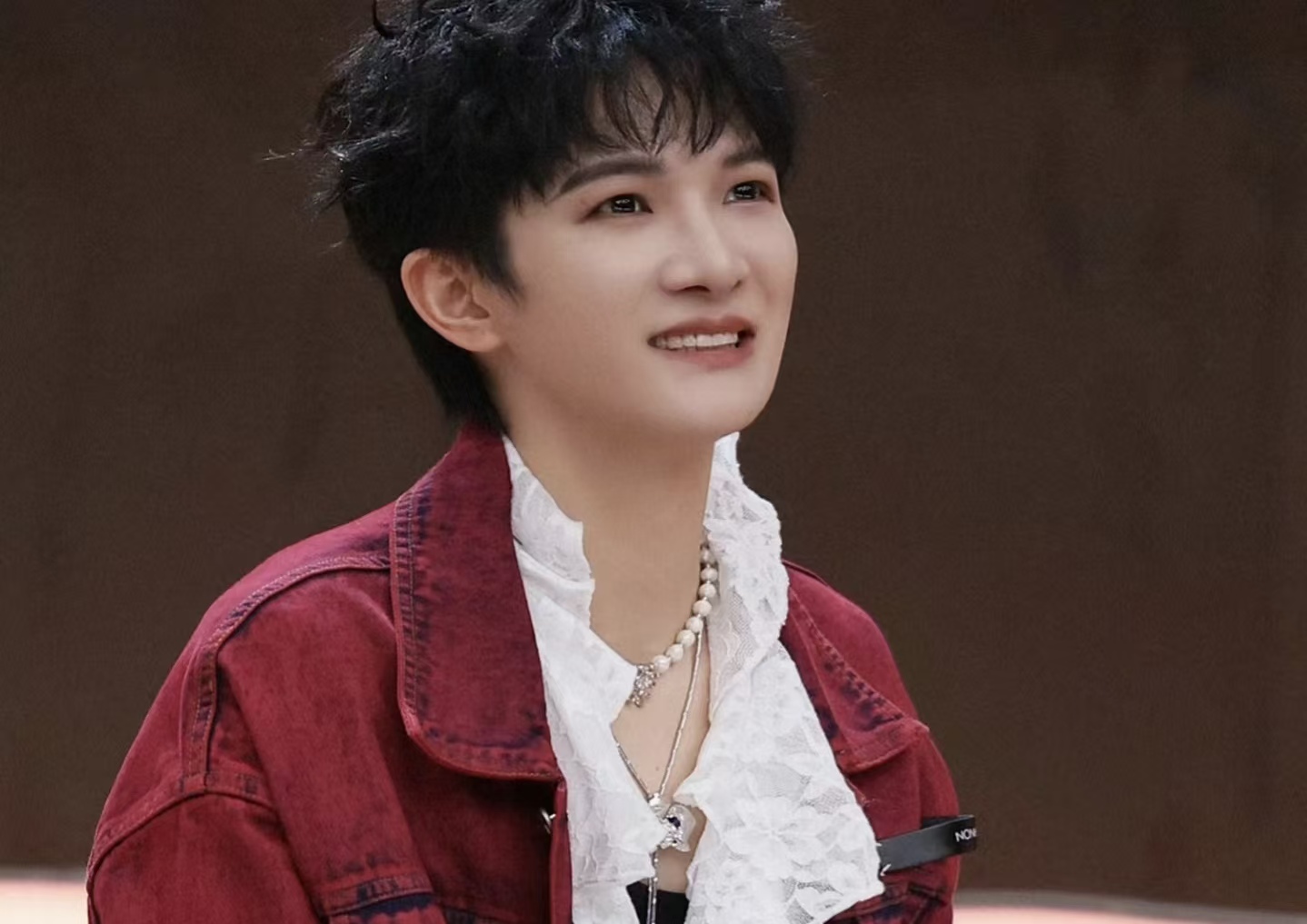 不炒热度只办实事！周深张杰谢娜各捐 100 万助香港重建，网友：这波必须点赞