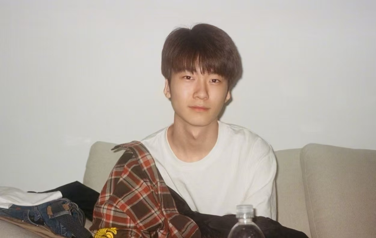 谁的 DNA 动了？天天 18 岁生日晒照，网友：还记得帮爸爸提行李的萌娃