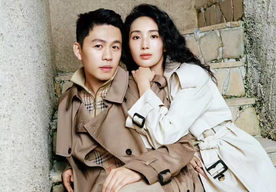 磕疯了！王紫璇李鸿其领证实锤，3 年恋爱藏满糖：低谷陪他拿奖，现在终于成夫妻