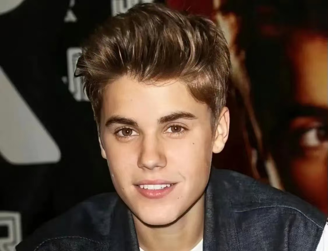 36 万！比伯钻石牙套镶 7.65 克拉钻，牙齿比珠宝还闪？