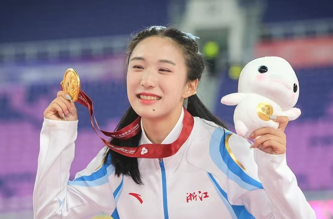 16 岁 “小孩姐” 炸场！11 秒 10 破亚洲纪录，全运会百米夺冠太狂了