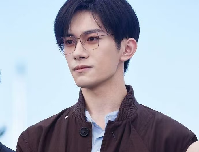 从唱跳少年到最年轻影帝，易烊千玺到底凭什么征服评委？