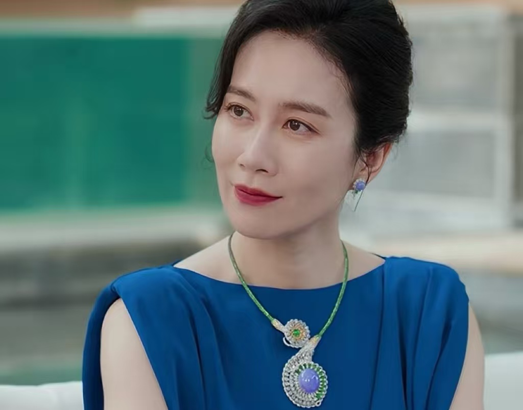 离谱！温峥嵘直播间对峙 “AI 分身” 反被拉黑，AI 盗脸带货已坑惨无数人