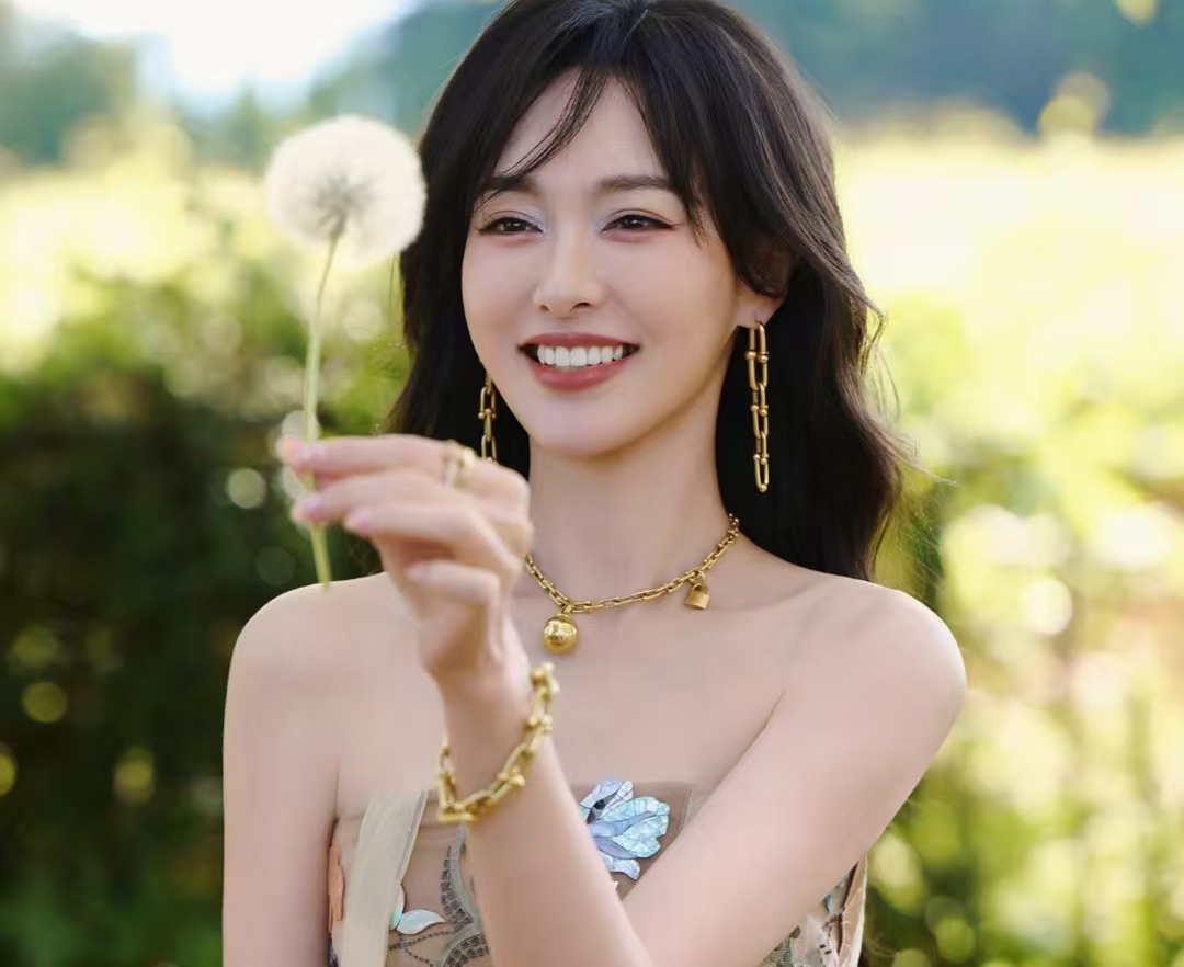 唐嫣被王家卫私下评价 “很装” 引热议，团队零回应！她早说过：原则外的谣言一笑置之