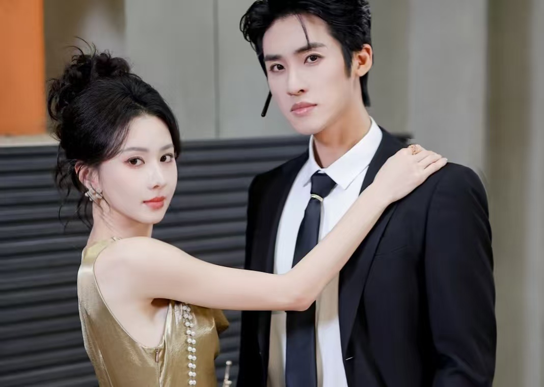 40 岁张赫冻龄式同框关芯，网友：真水无香这十年是冻龄了？