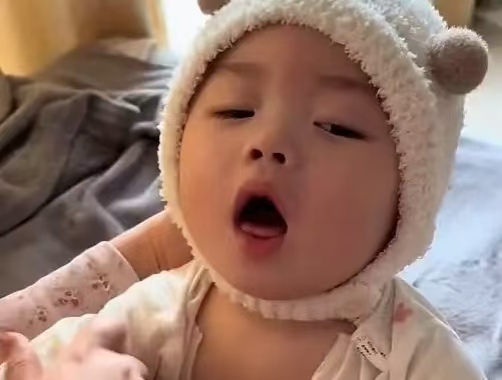 看一次哭一次！3 岁瑞恩走了，单亲妈妈从晒他玩玩具到晒病床，269 条视频藏满爱