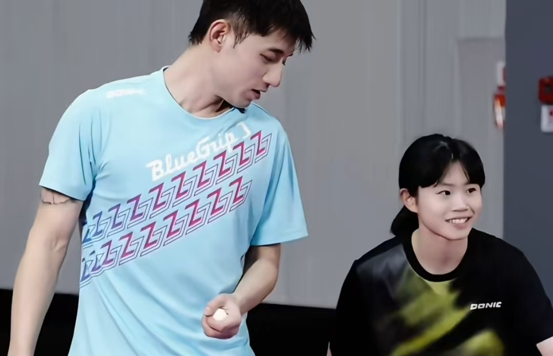 张继科混双赛场教 “稳赢”：搭档是学生也不怕，“没王曼昱的局，咱们靠不失误赢”