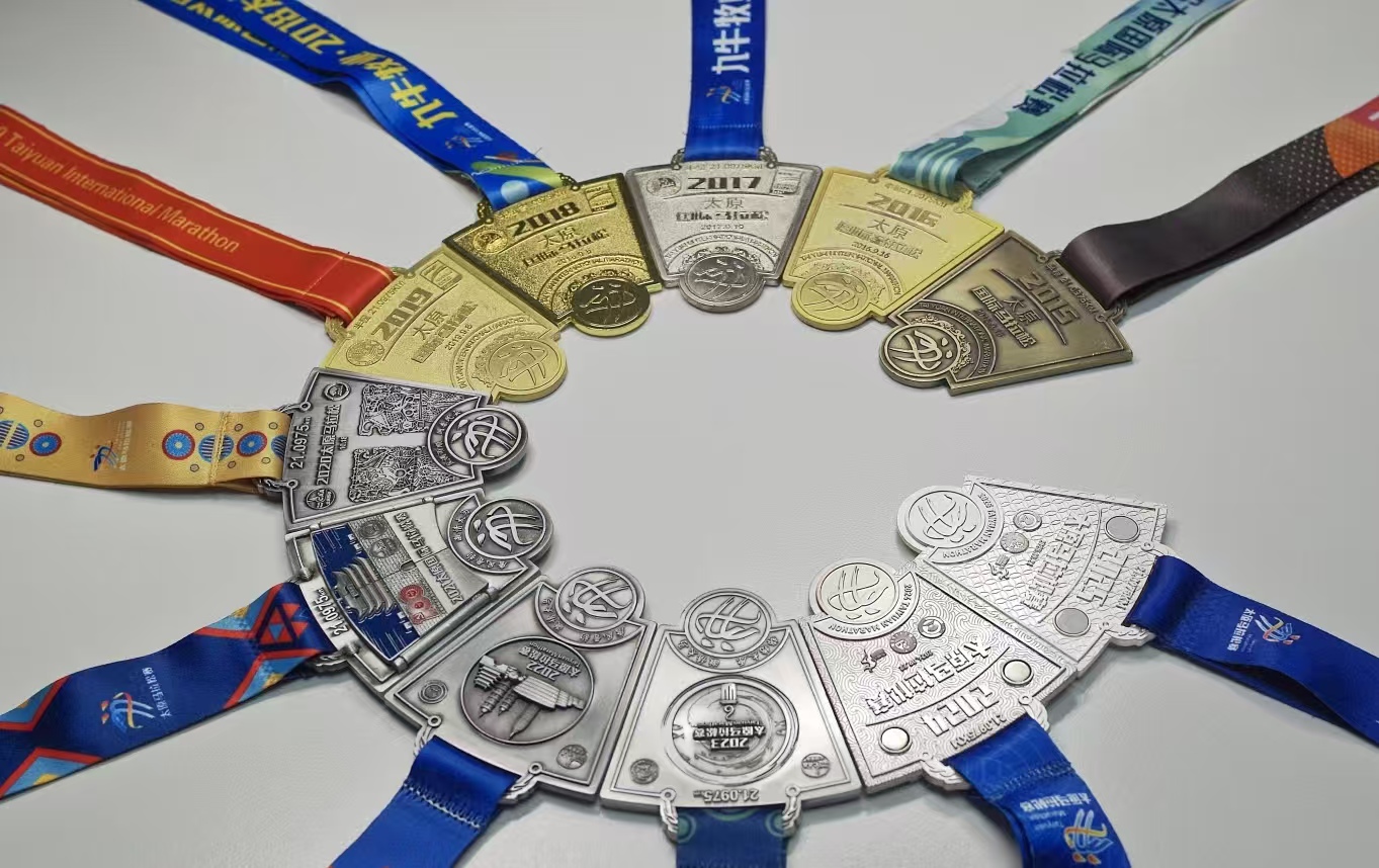 召唤 “跑步神龙”？太马奖牌能拼圆，跑者：缺一块都睡不着！