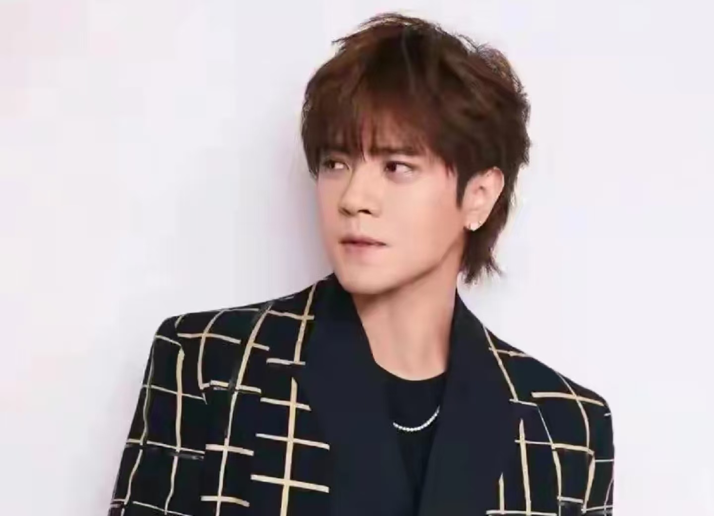 从综艺笑星到重度抑郁：罗志祥自曝手抖、72 小时无眠，签售会 217 人到场满是落寞