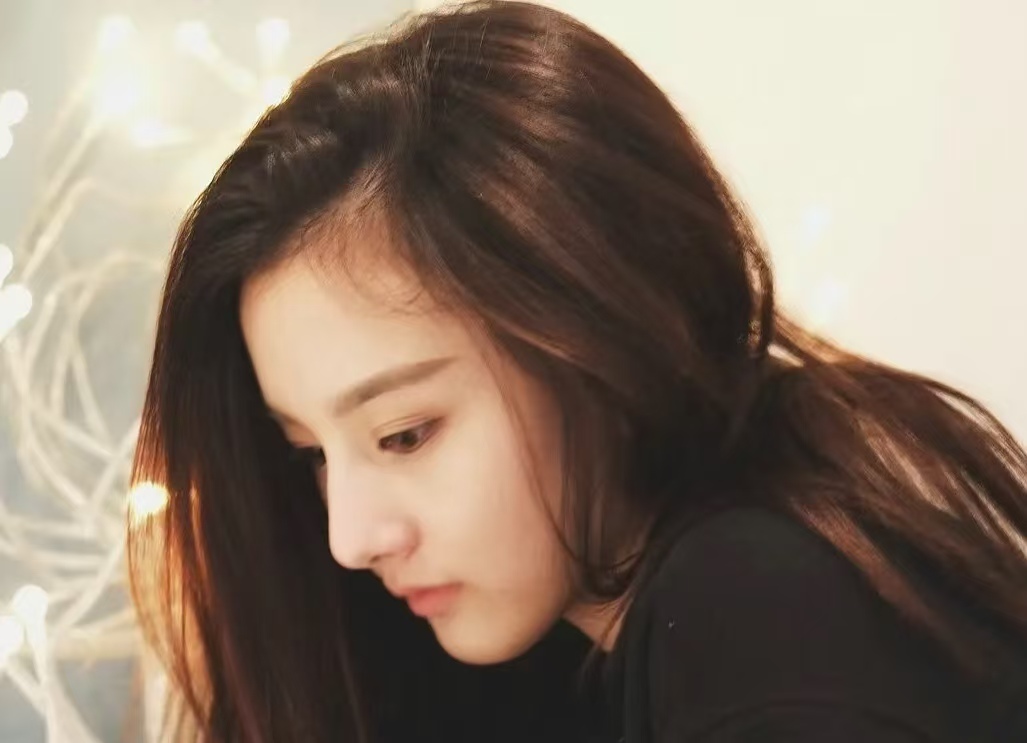 美高留子初代模板？15 岁宋祖儿深夜跨国通话，40 元搞定留学申请太飒