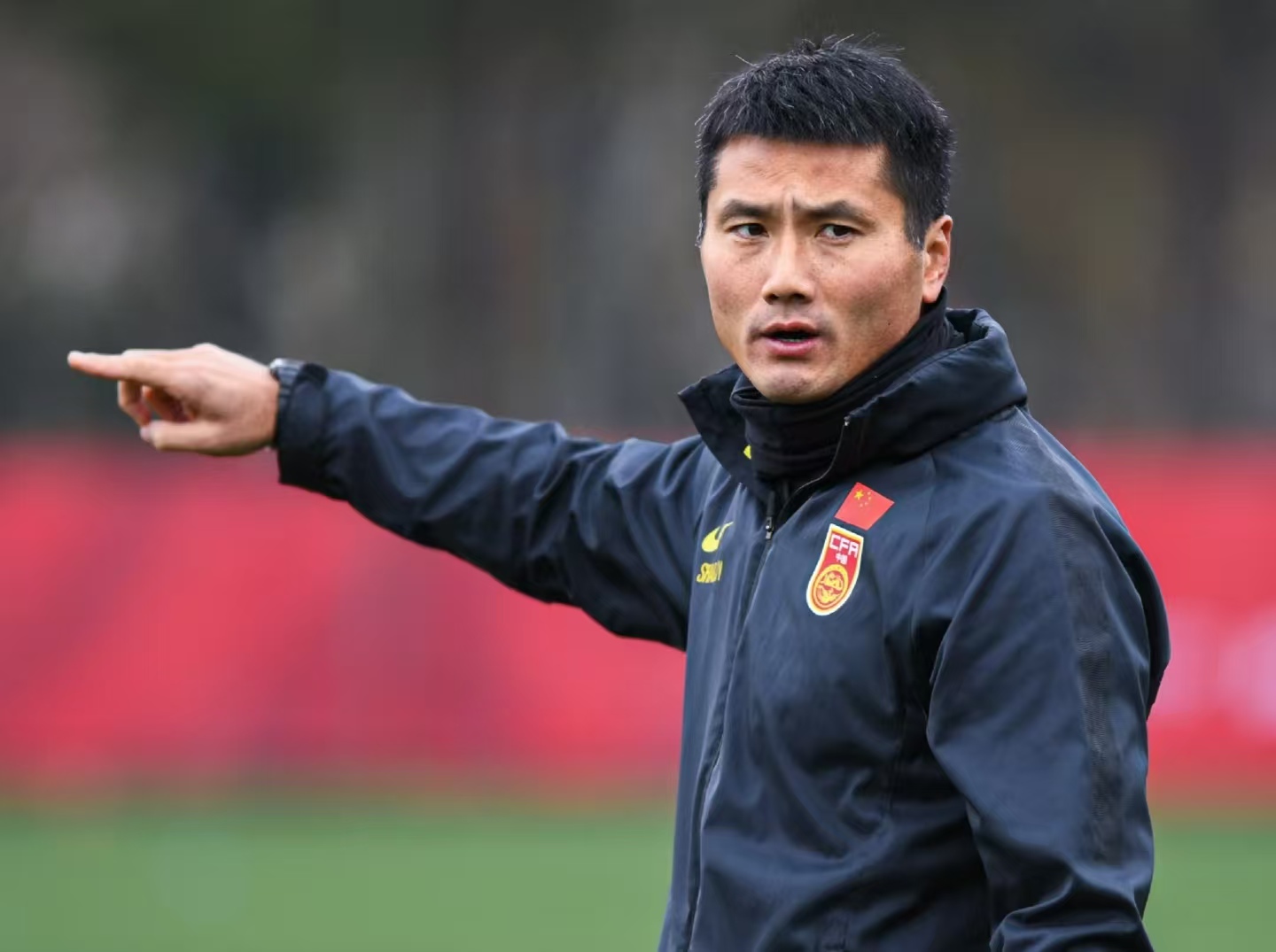 45 岁邵佳一扛鼎国足：能否改写国足命运？