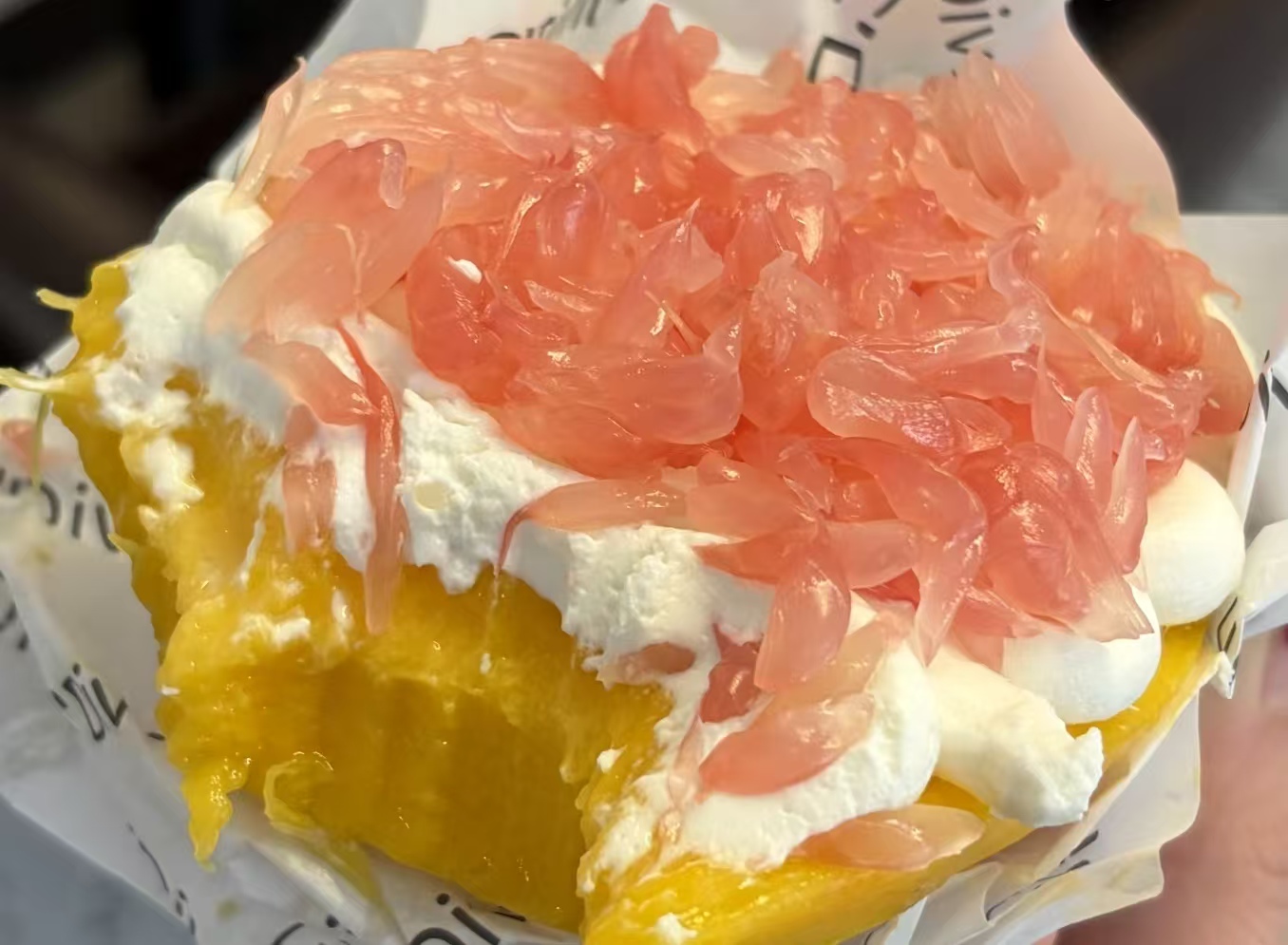 奶皮子糖葫芦后又一爆款！固体杨枝甘露 40 元一份，谁在为 “可吃的杨枝甘露” 买单？