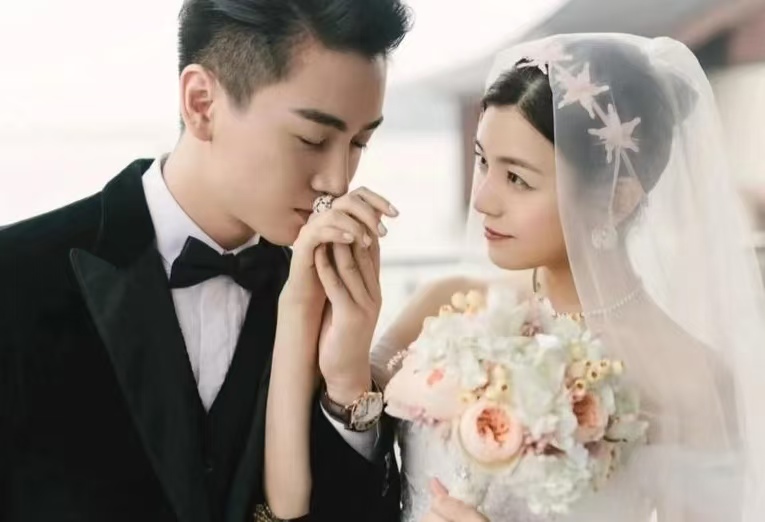 杨过小龙女变 “档期对手”！陈晓陈妍希离婚 9 个月，新剧仅隔 10 天开播