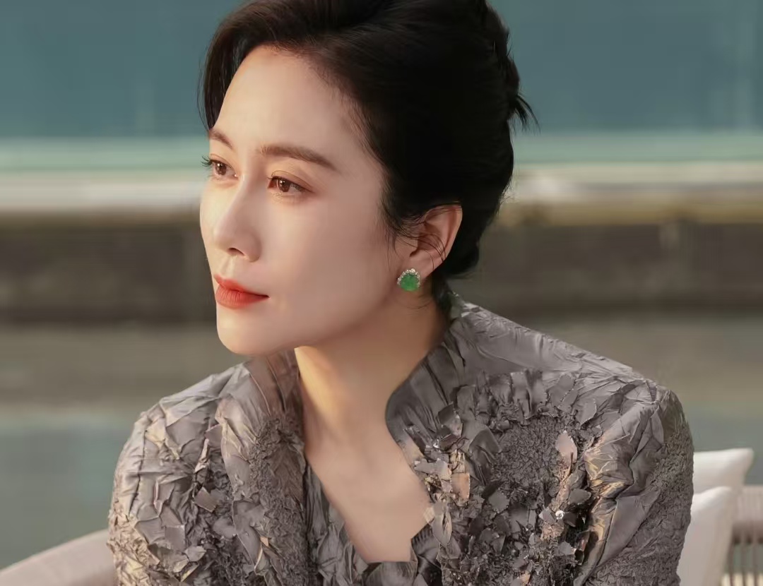 明星也防不住！温峥嵘一天举报 50 个假冒账号，AI 换脸直播乱象何时休？