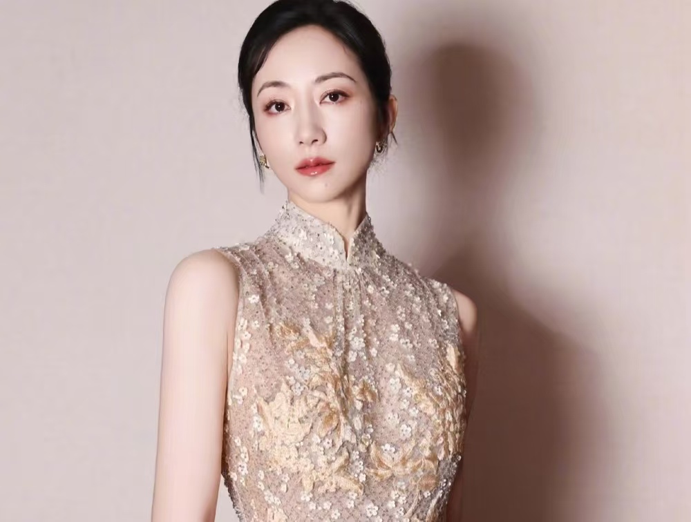 12.9 元棉拖卖疯！韩雪抛下八位数珠宝，接地气直播引热议：是剧本还是真亲民？