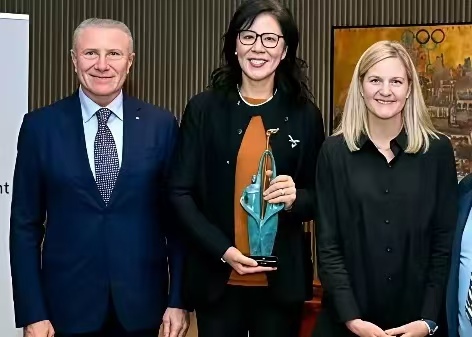 64 岁郎平炸场！国际教练终身成就奖中国第一人，“铁榔头” 的硬实力谁看了不服？