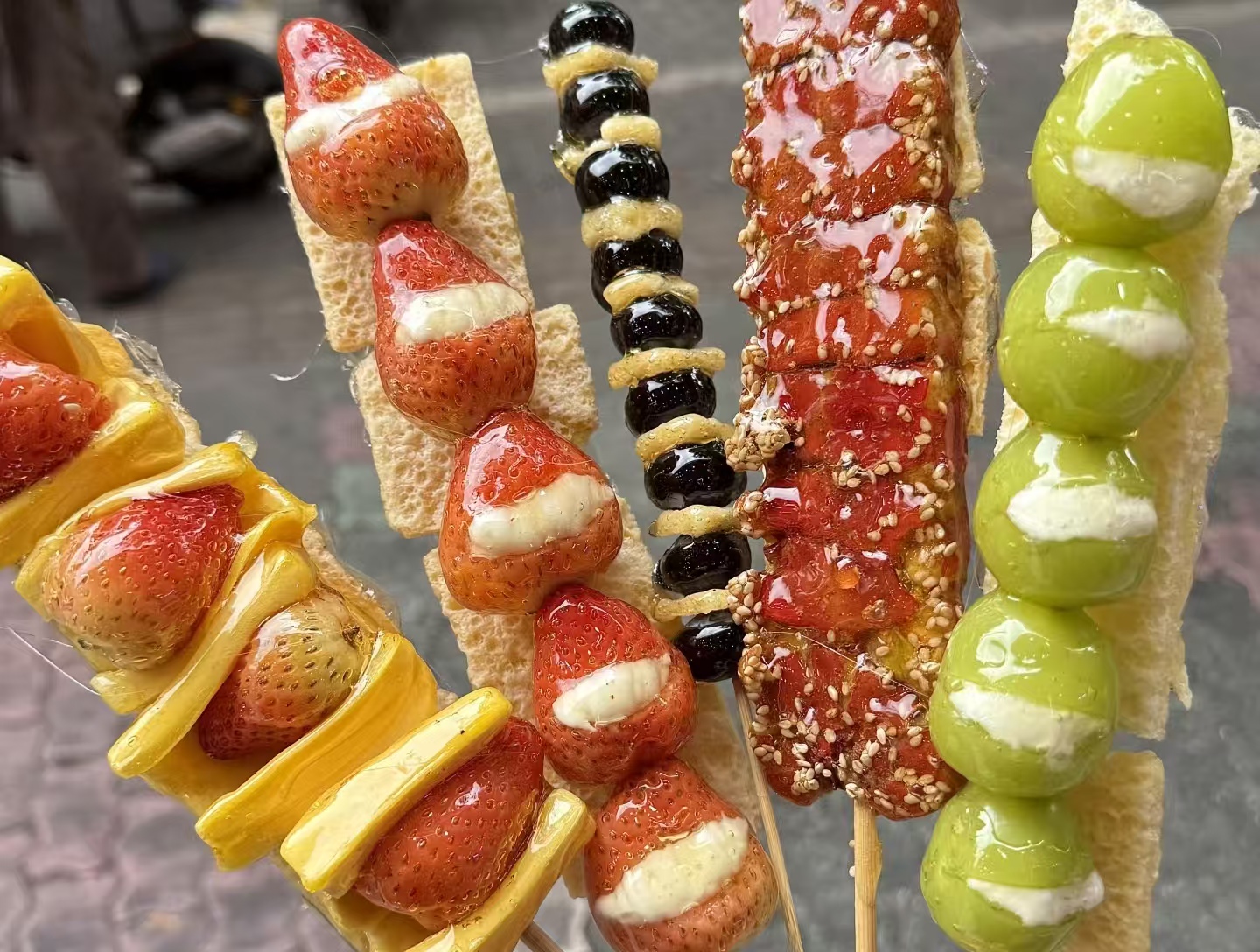 奶皮子糖葫芦成 “天价网红”，40 元一串到底值不值？