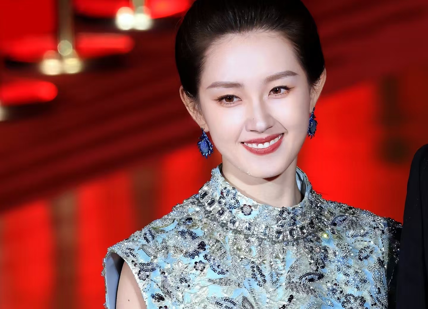 不卷造型卷真实？郭宇欣同条裙子 3 次亮相，网友：节俭不丢人太圈粉