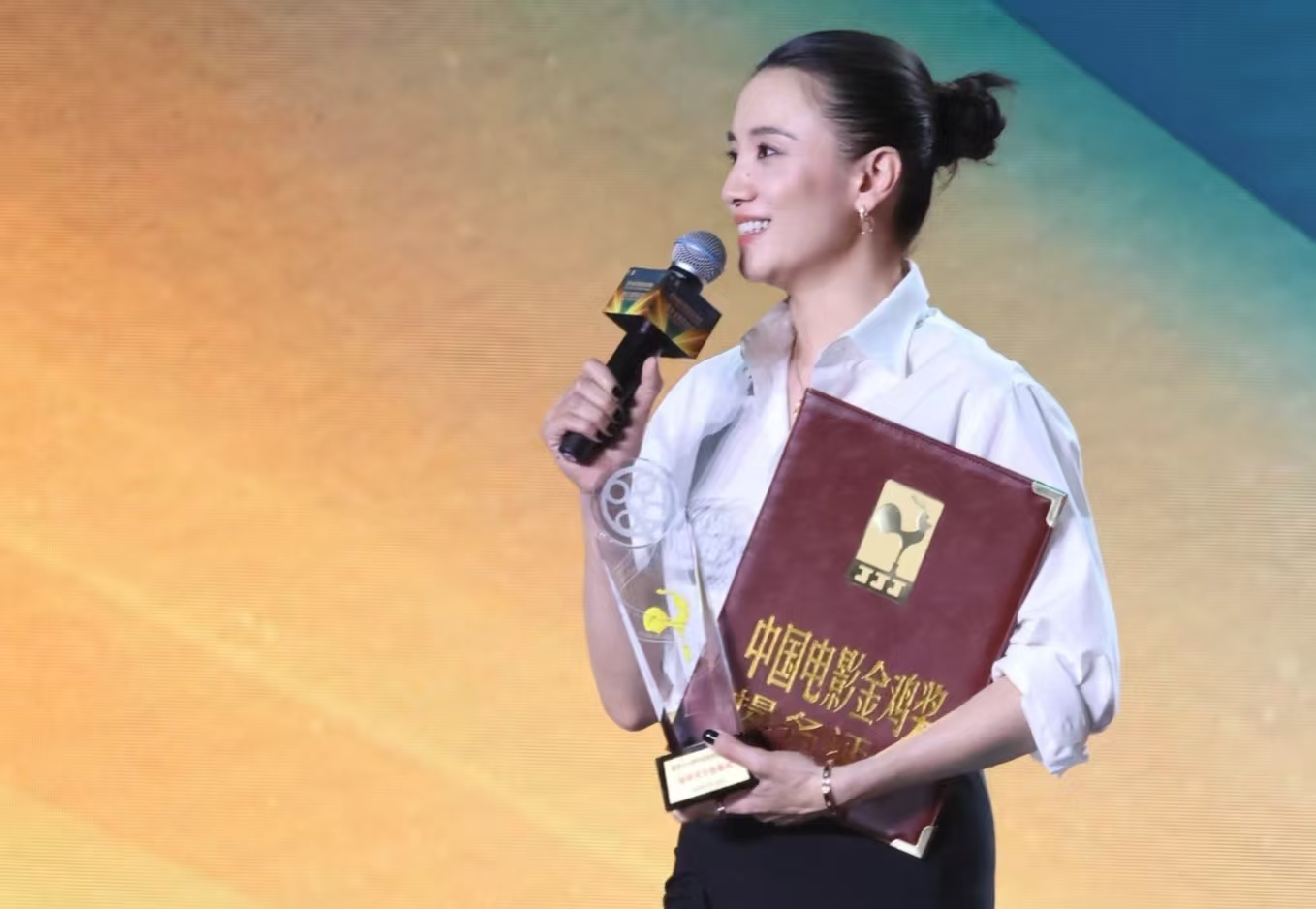 从被骂 “花瓶” 到双料影后，宋佳：44 岁的黄金期是演技拼出来的