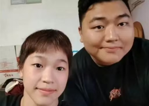 全红婵带伤夺冠，哥哥直播被喷 “吸血”？直播怒怼 “没偷没抢”！