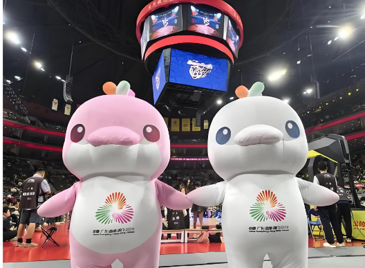 “大湾鸡”凭啥火出圈？这俩吉祥物藏着最动人的烟火气