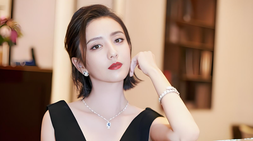 金鸡奖短片藏“宝藏小孩”！佟丽娅带9岁小酒窝亮相，台词稳眼神亮圈粉全网络