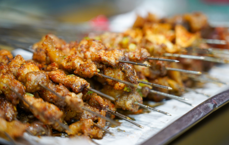 鹤岗小串：黑土地上的美食名片与城市底气