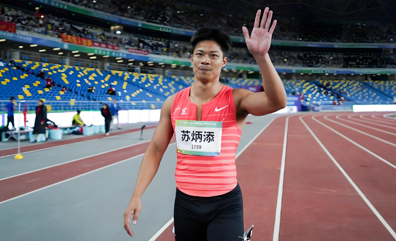 钉鞋高举时，荣光永不落——苏炳添挂靴时刻与他的飞人传奇