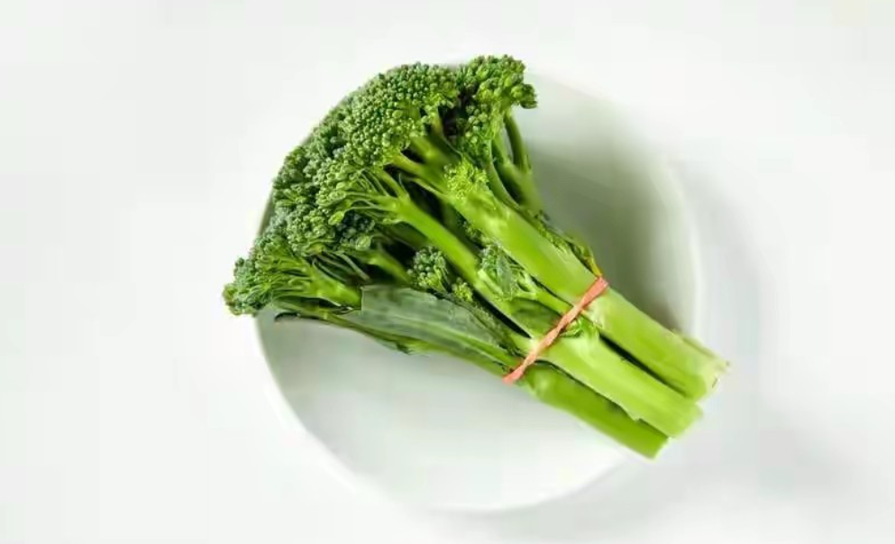 超市掰菜耍 “小聪明”：省了几块钱，丢的却是一辈子的体面！