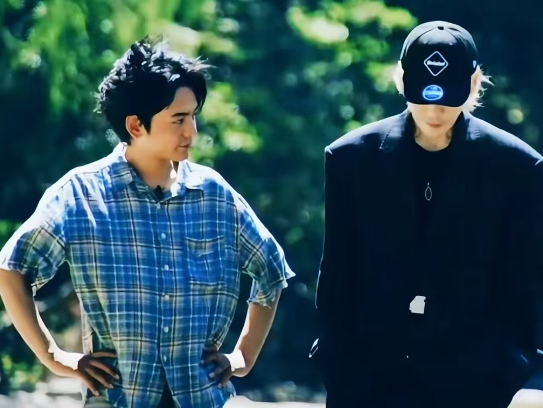 星二代也难！向佐曝娱乐圈 “吓人”，丁真的 “扛住论” 醍醐灌顶