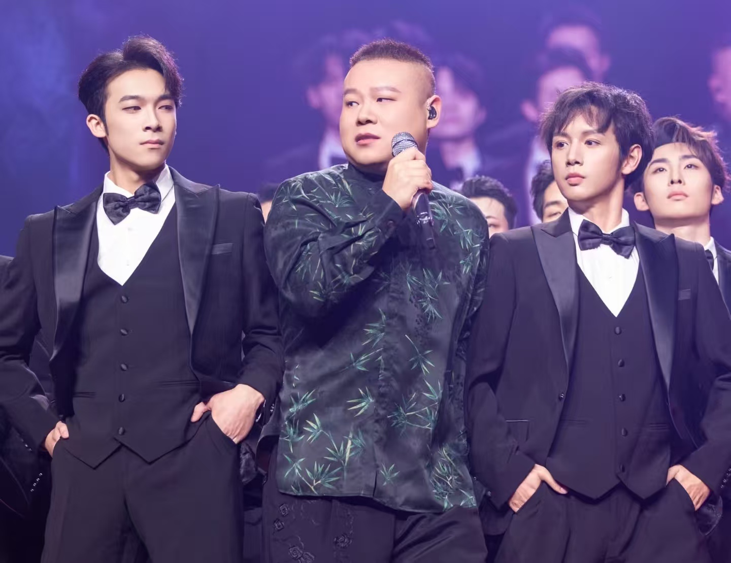 岳云鹏红毯回应取消伴舞：不喜欢任何人抢我风头