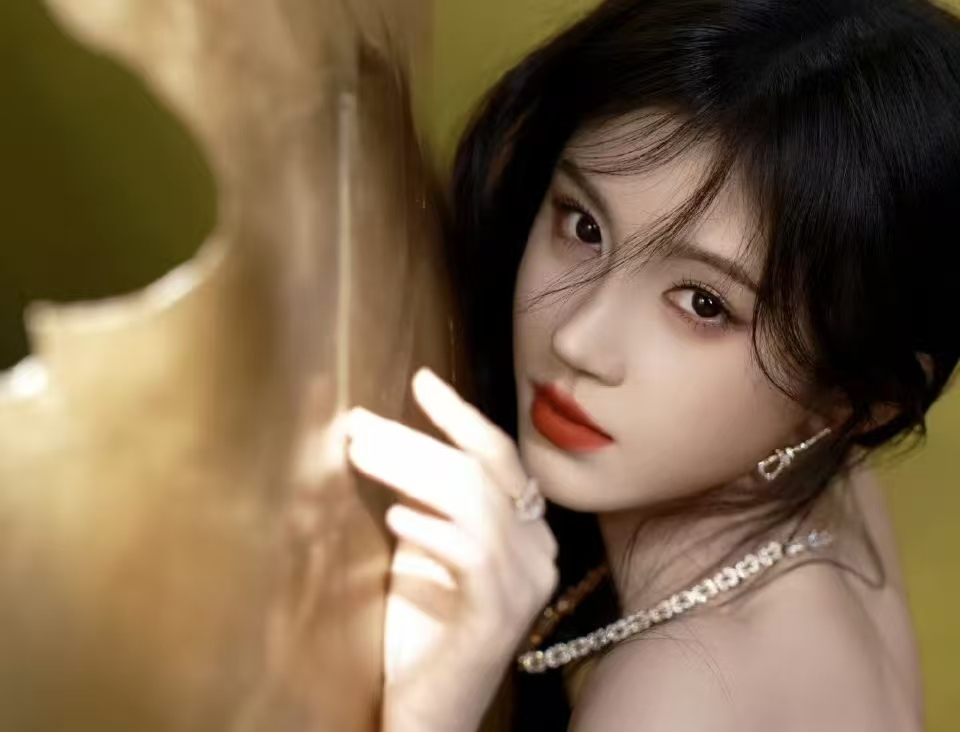 争议未平！鞠婧祎携FRED品牌身份征战芭莎珠宝盛典，红毯造型藏大招？