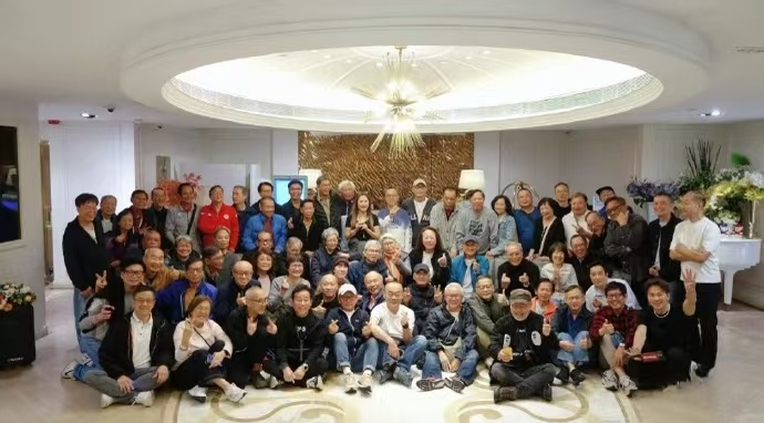 周润发宴请百名TVB旧同事，35年情谊暖哭网友