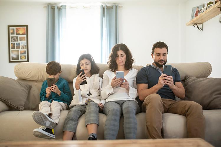 手机正在毁掉中国家庭？数据揭示的触目惊心真相