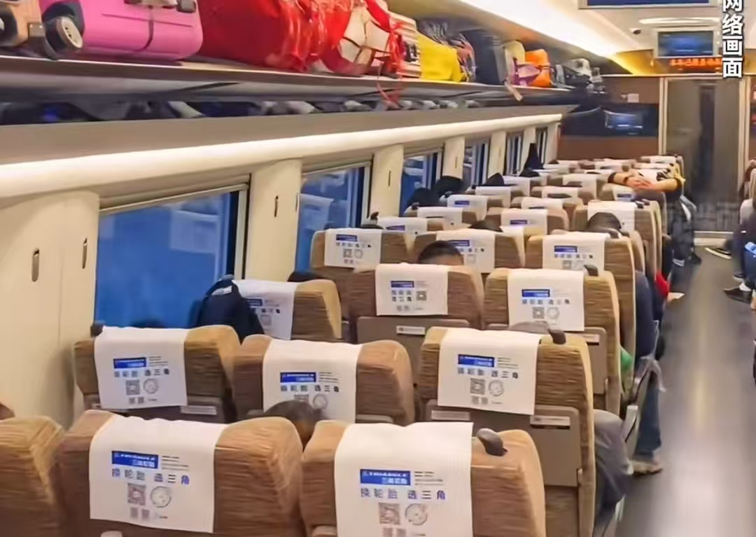 12306A/F 座 “窗” 字消失？竖线 = 面壁？官方回应：靠窗座没取消！