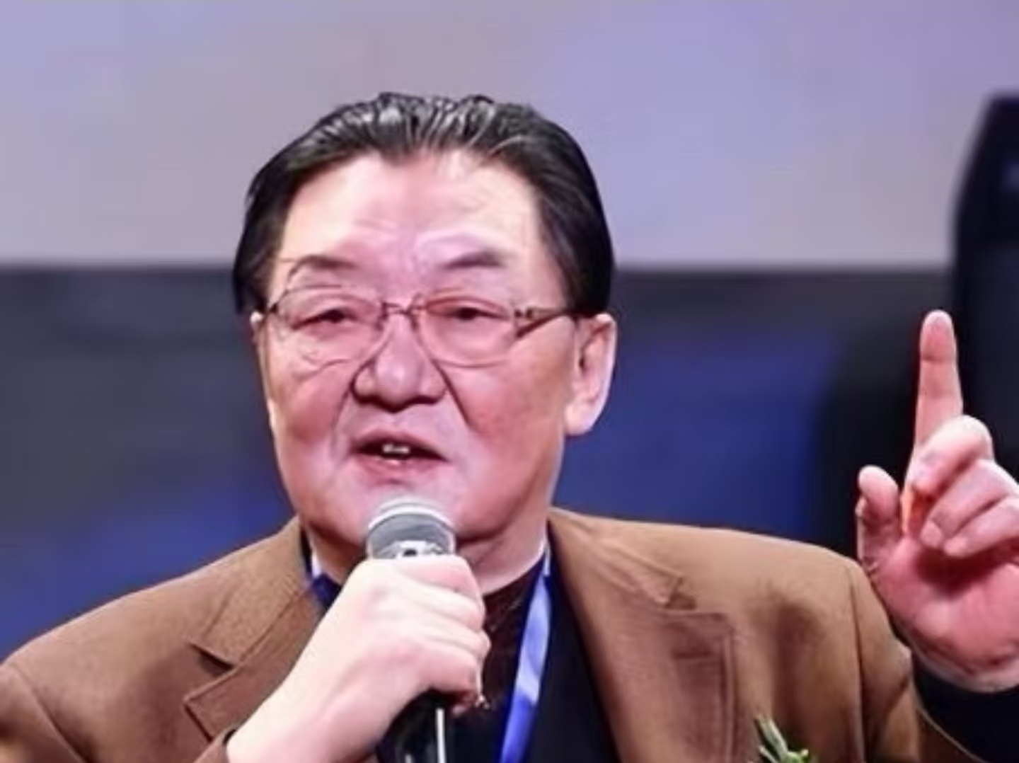 84 岁翟俊杰逝世，用 30 年光影致敬英雄，这些经典作品永留人心