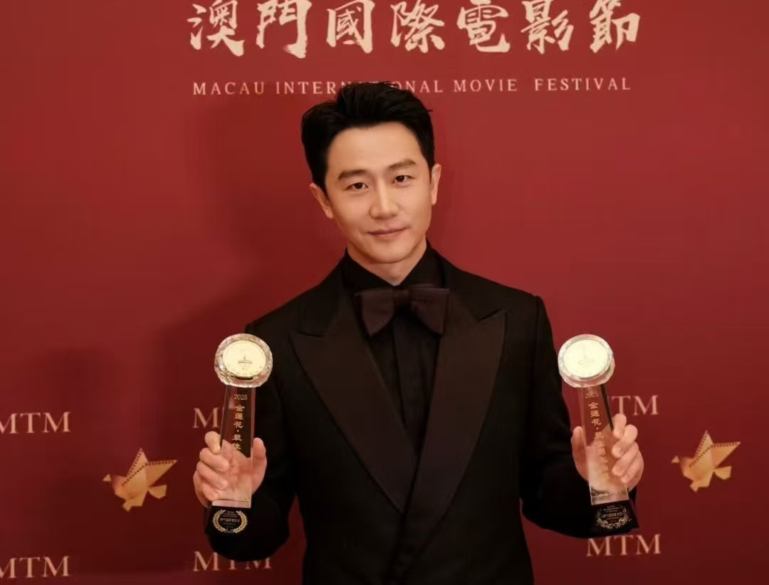 双奖封神！黄轩凭两部作品拿下金莲花影帝 + 视帝，这才是演员的硬底气