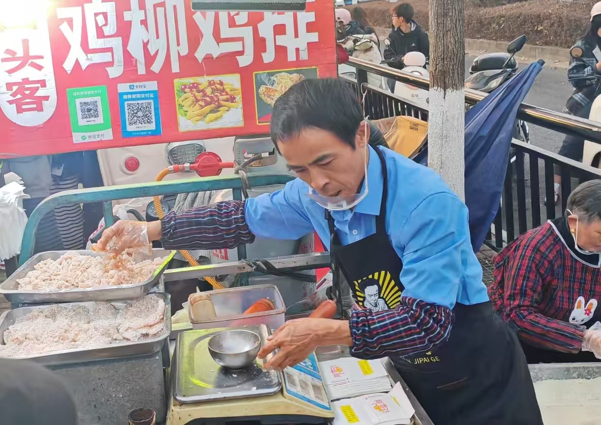 鸡排哥李俊永：流量退潮后，守住烟火气的清醒