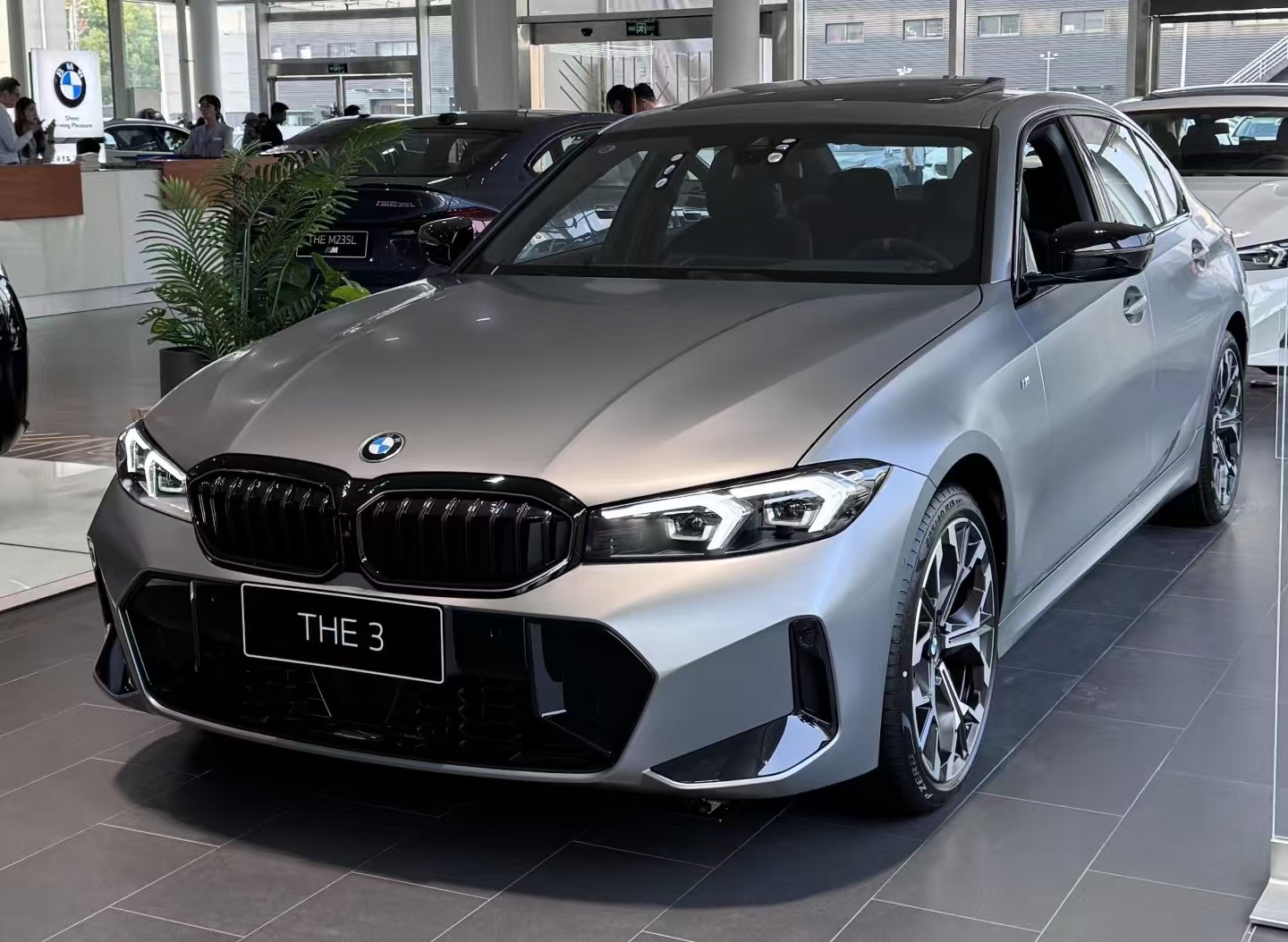 大反转！BBA 在华销量集体暴跌，国产豪车凭啥抢走半壁江山？