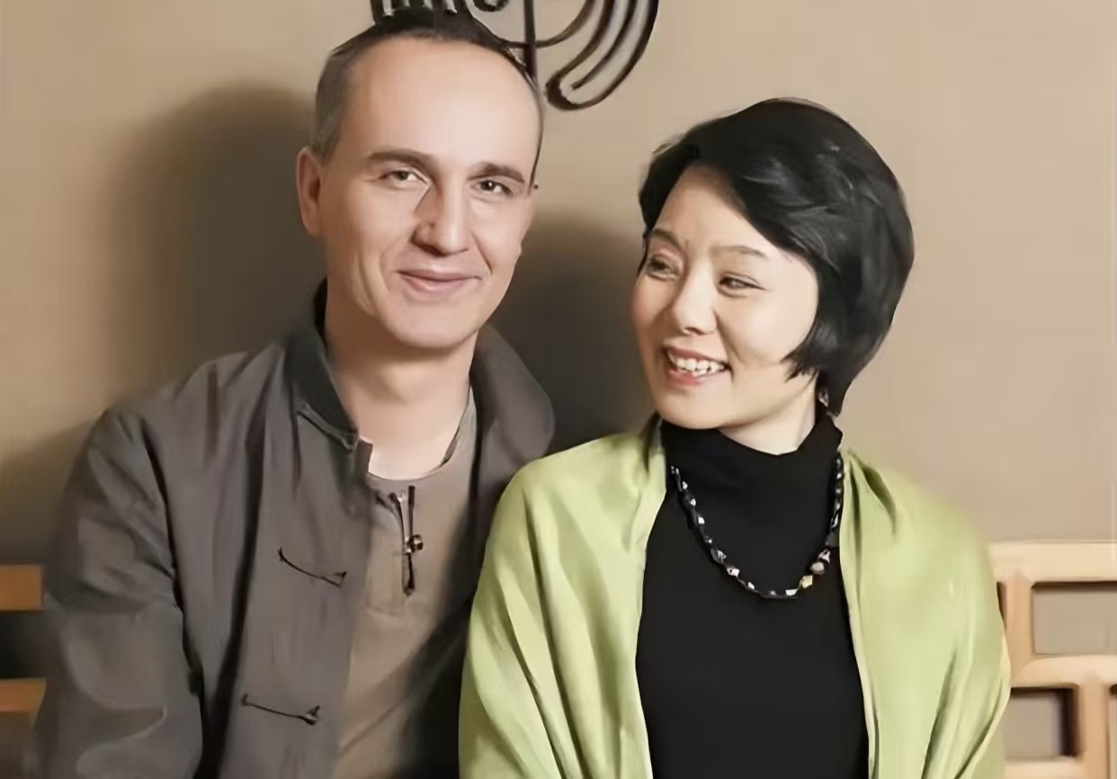 跨国婚姻终落幕！龚琳娜曝老锣婚内出轨，103 天挽回无果后体面说再见