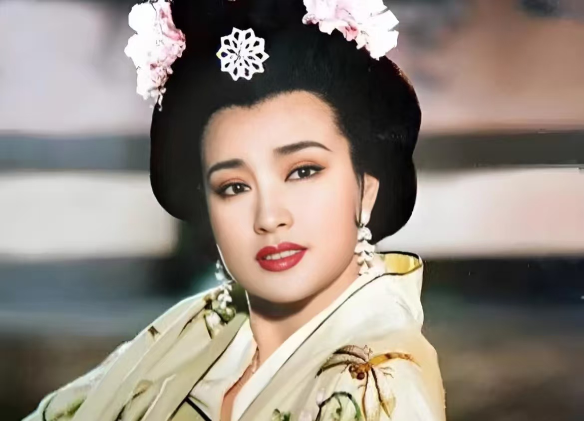 刘晓庆回应年龄造假：“我自己都不清楚多大”，70 岁活成 40 岁状态，这才是真飒！