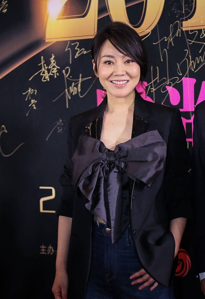 恭喜闫妮首夺金莲花最佳女主角！《小巷人家》演技获权威认可