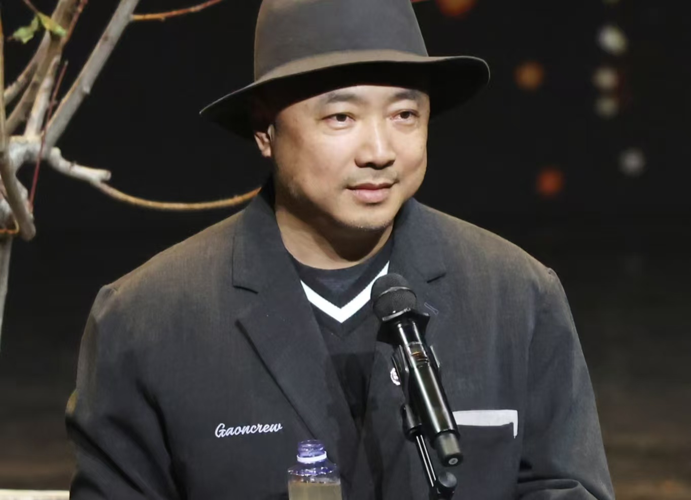 上戏校庆名场面！理发阿姨喊徐峥：“再也赚不到你钱了”