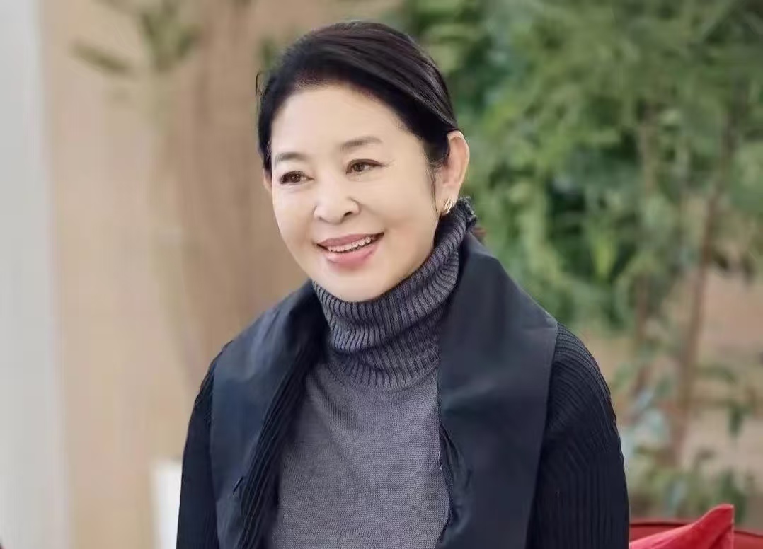 66 岁倪萍杀疯了！凭一张嘴封神，成 00 后新晋顶流