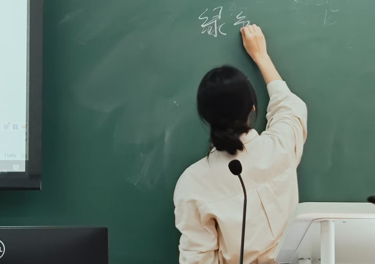 老师群里咒学生 “全得甲流”！还放话 “有编制怕啥”？