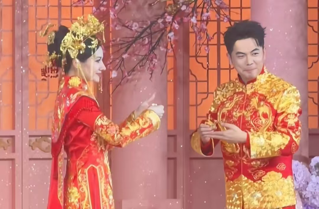 千亿联姻太会玩！霸王茶姬老板结婚，不用喝喜酒，奶茶管够还送全民福利