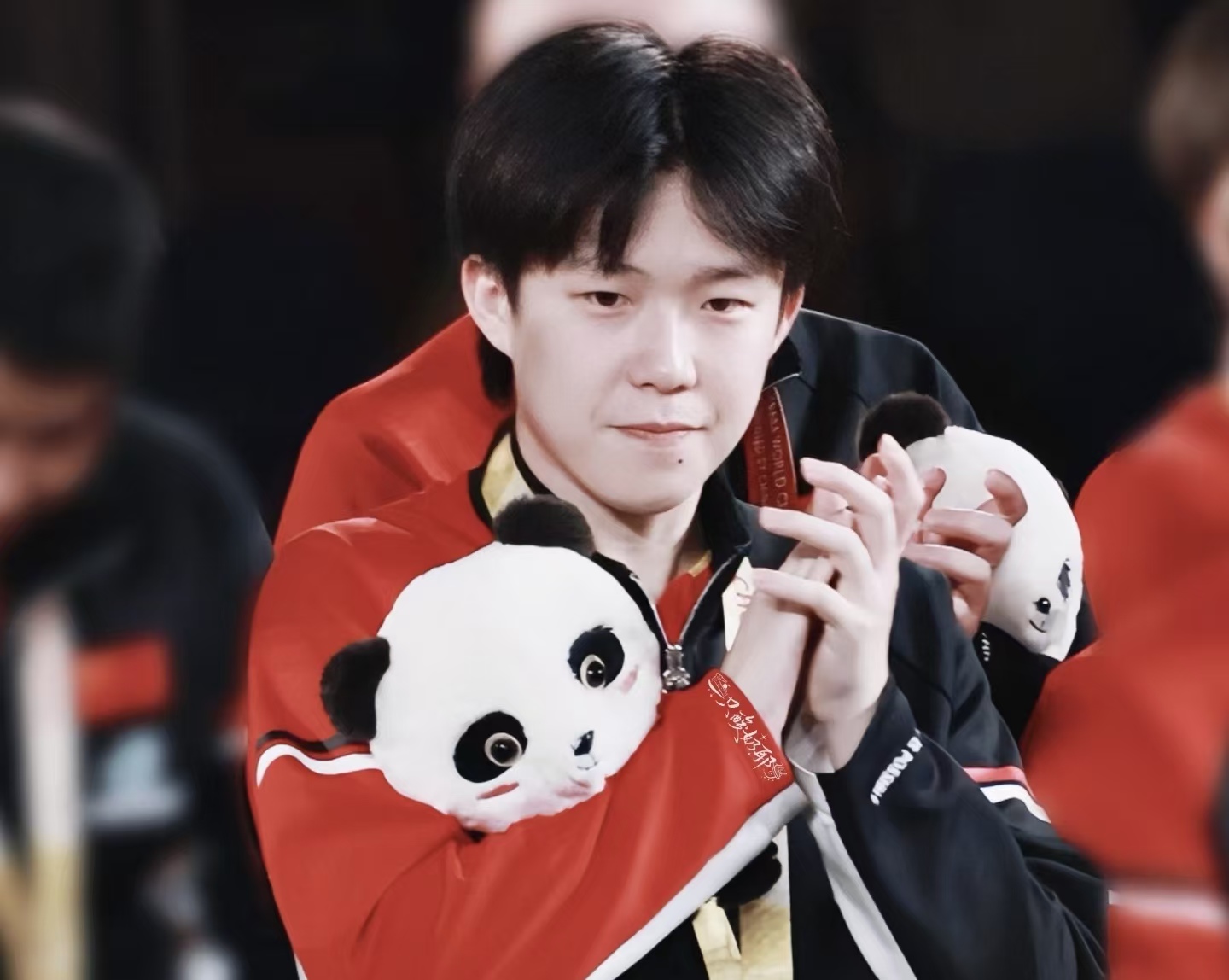 王楚钦登日本乒乓杂志封面，42 年来头一遭，还被封 “中国新皇帝”！